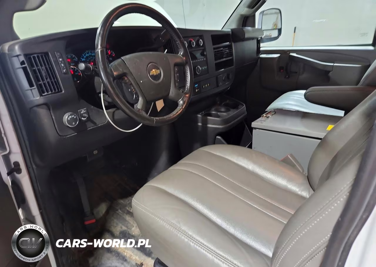 2023 Chevrolet Express G2500 VIN:1GCWGAFP7P1107101 - 8