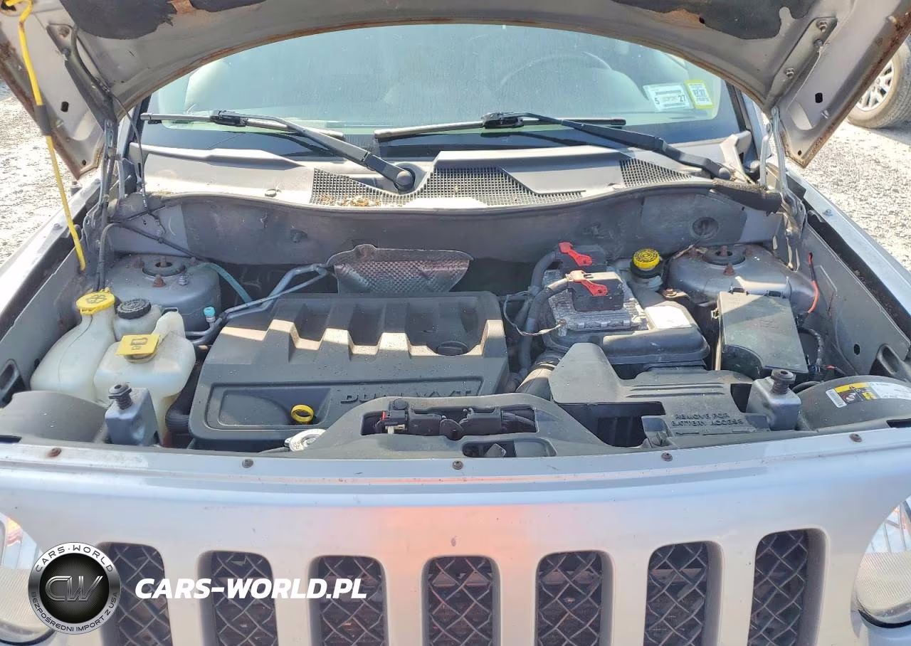 2015 Jeep Patriot Latitude VIN:1C4NJRFB4FD218010 - 12