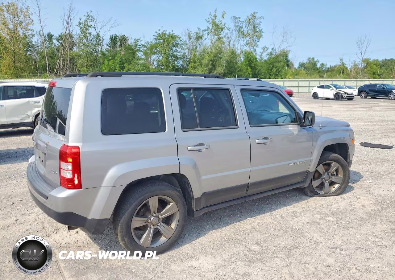 2015 Jeep Patriot Latitude VIN:1C4NJRFB4FD218010 - 3