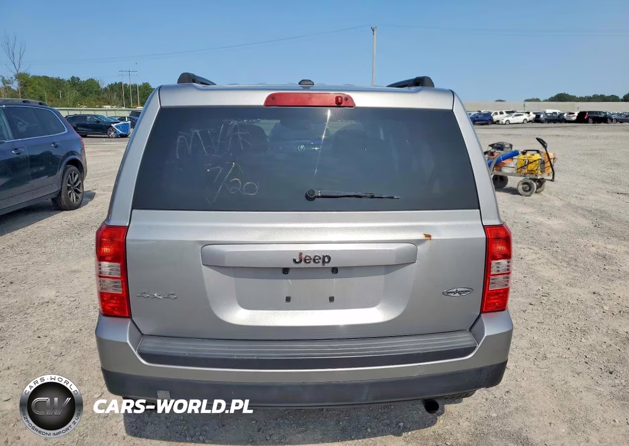 2015 Jeep Patriot Latitude VIN:1C4NJRFB4FD218010 - 6