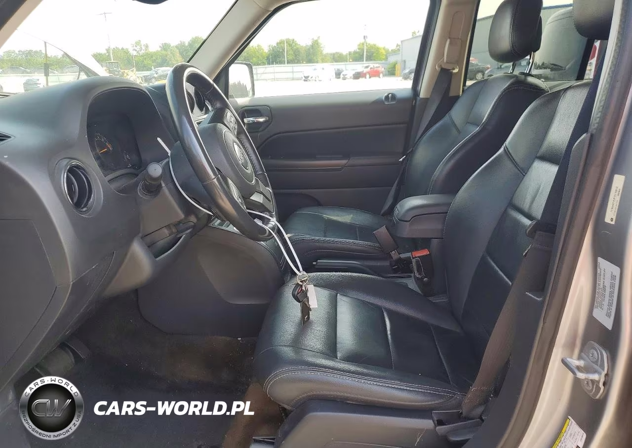 2015 Jeep Patriot Latitude VIN:1C4NJRFB4FD218010 - 7