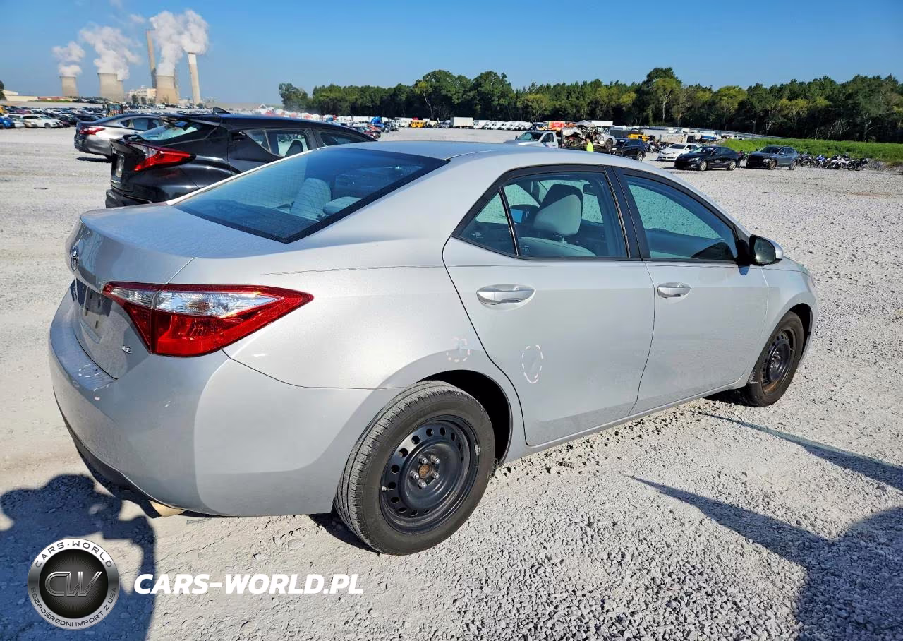 2015 Toyota Corolla Le VIN:2T1BURHEXFC268747 - 3