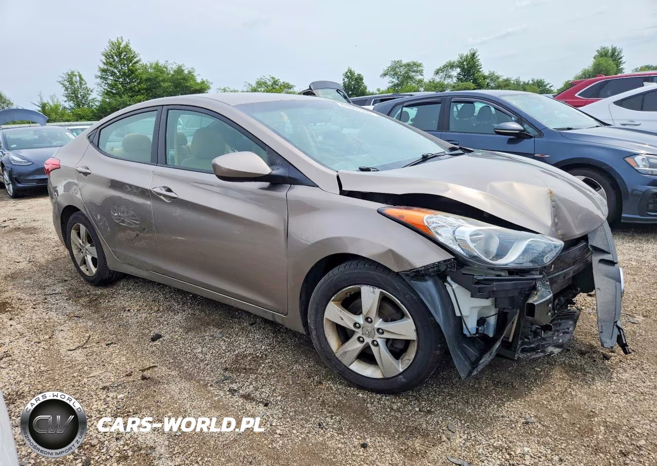 2013 Hyundai Elantra Gls VIN:5NPDH4AE3DH394226 - 4
