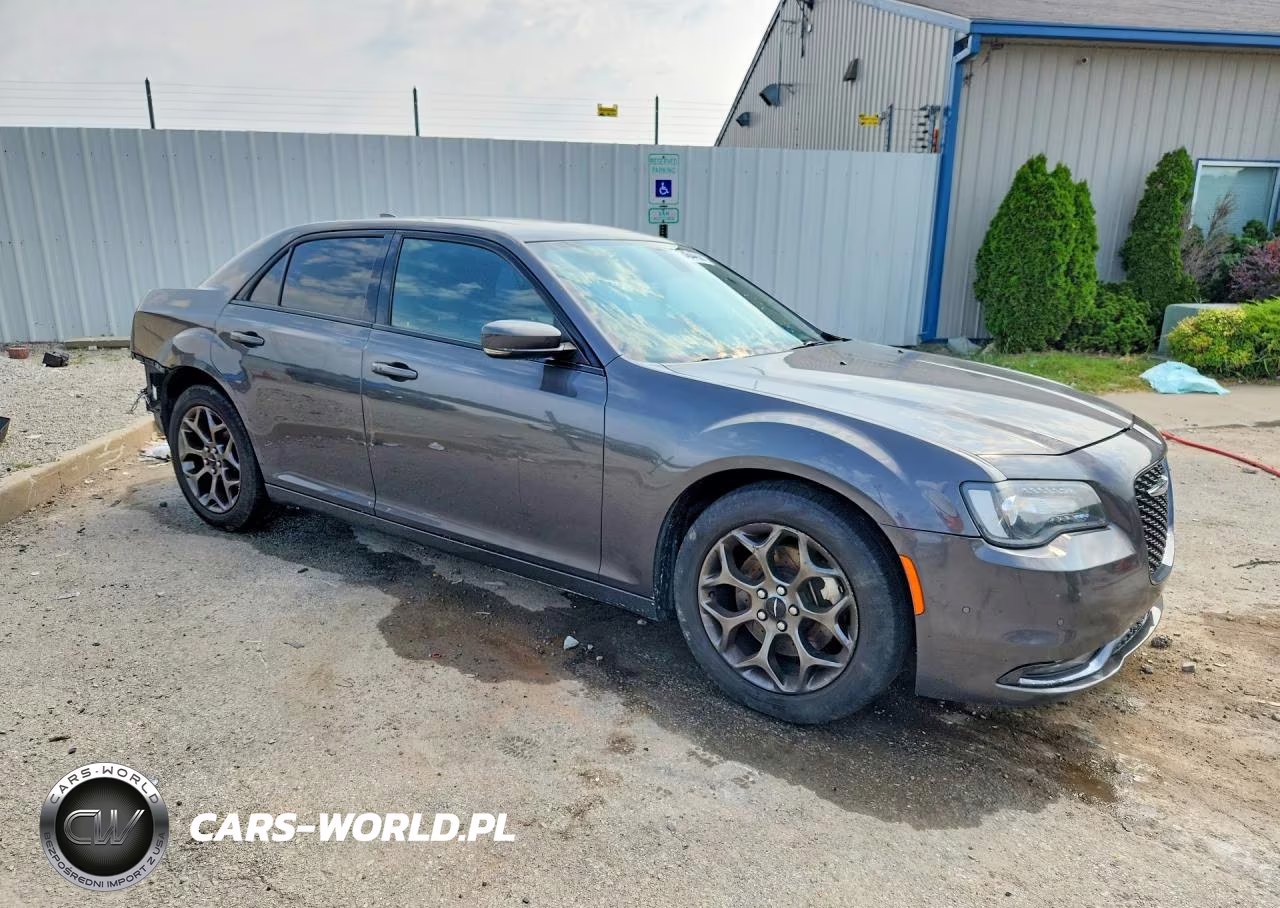 2016 Chrysler 300 S VIN:2C3CCAGG2GH253389 - 4