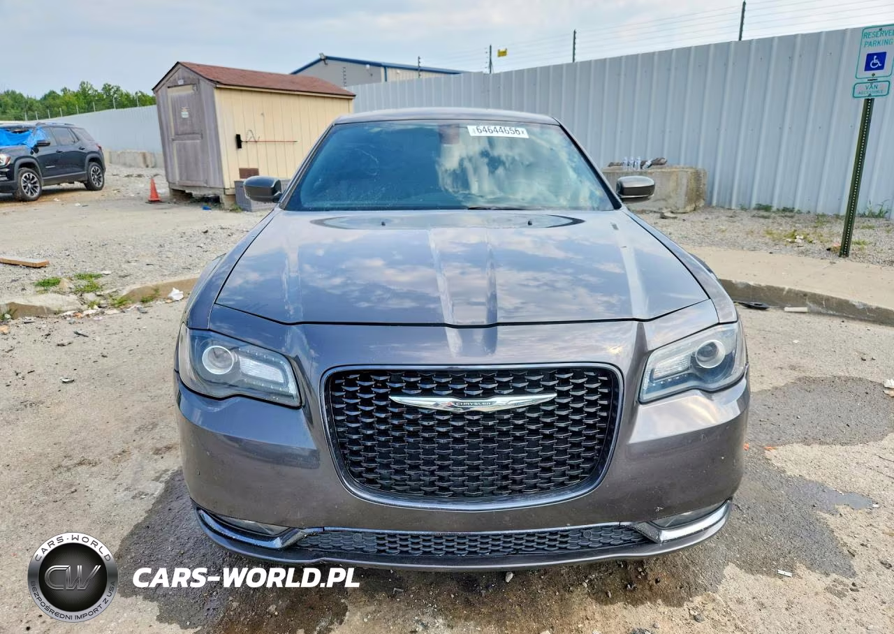 2016 Chrysler 300 S VIN:2C3CCAGG2GH253389 - 5