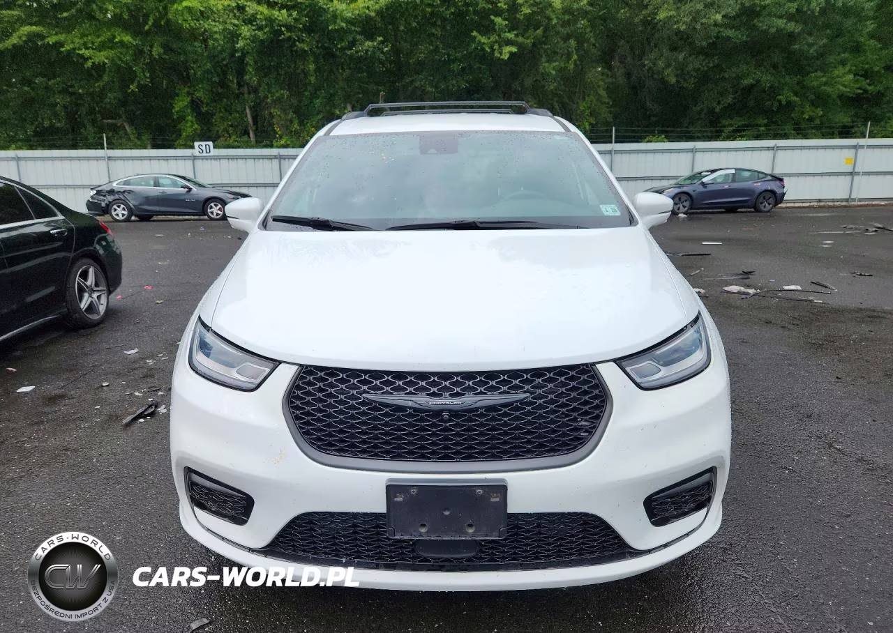 2022 Chrysler Pacifica Touring L VIN:2C4RC1BG2NR232255 - 5