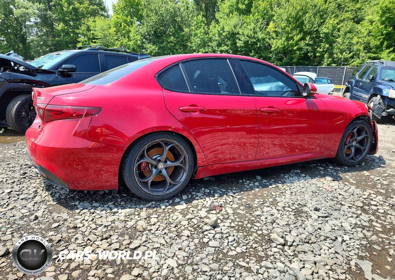 2018 Alfa Romeo Giulia Ti Q4 VIN:ZARFAEEN0J7572788 - 3
