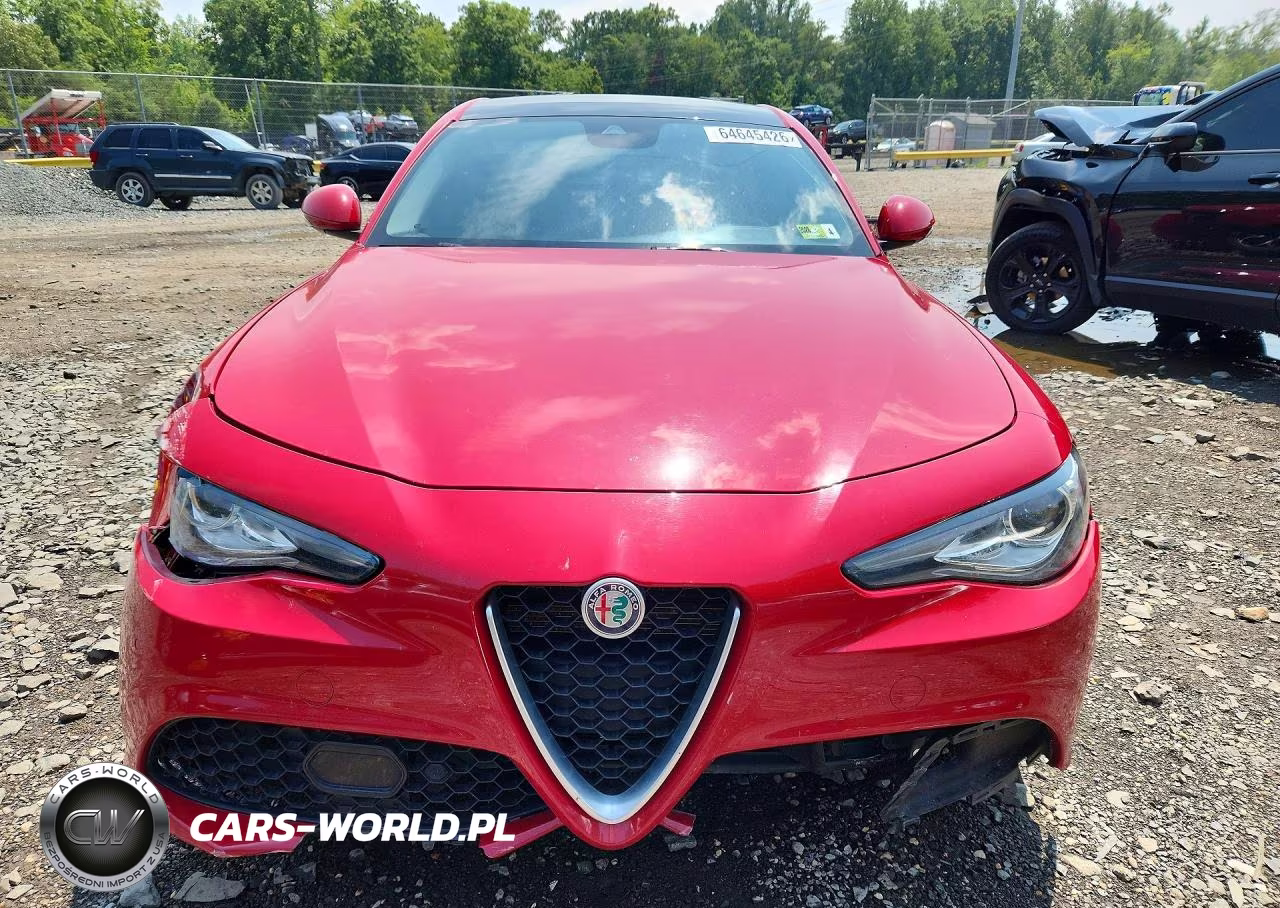 2018 Alfa Romeo Giulia Ti Q4 VIN:ZARFAEEN0J7572788 - 5