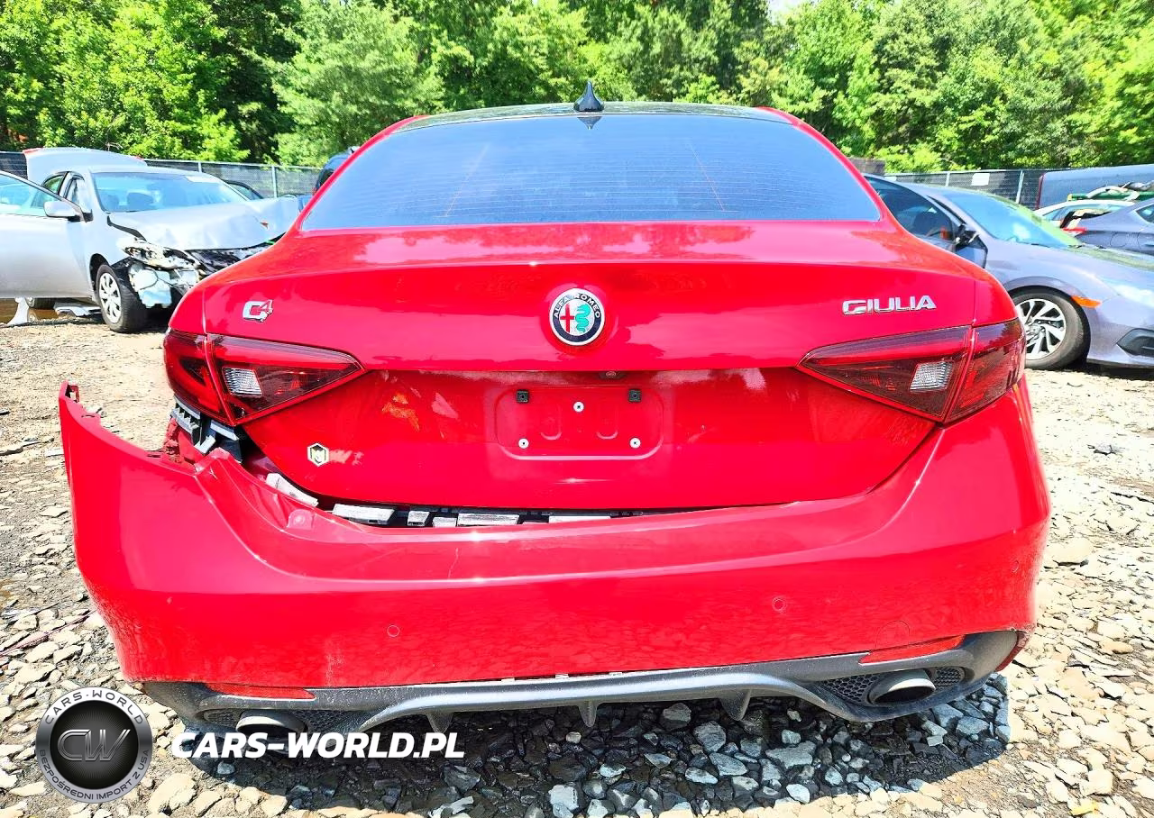 2018 Alfa Romeo Giulia Ti Q4 VIN:ZARFAEEN0J7572788 - 6