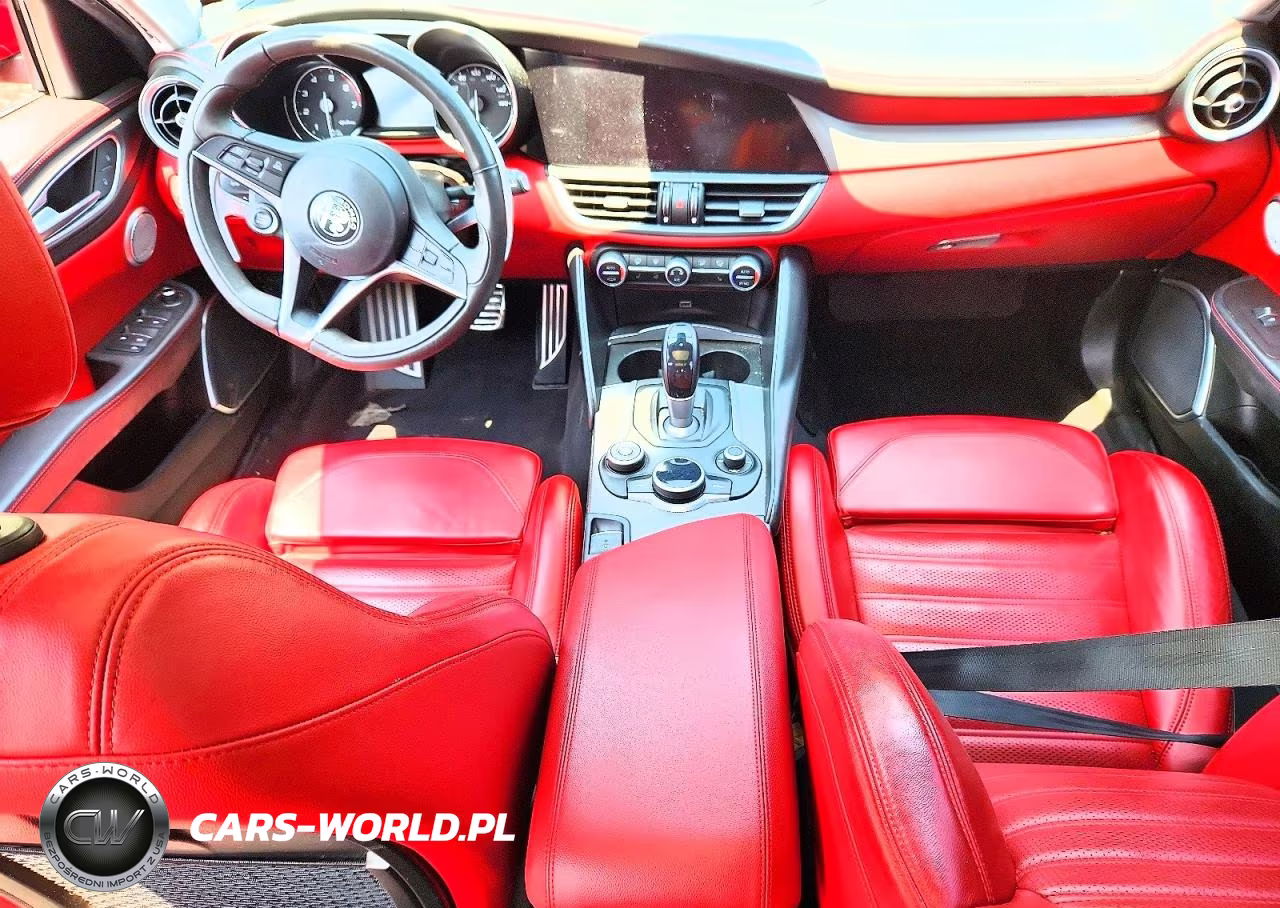 2018 Alfa Romeo Giulia Ti Q4 VIN:ZARFAEEN0J7572788 - 8