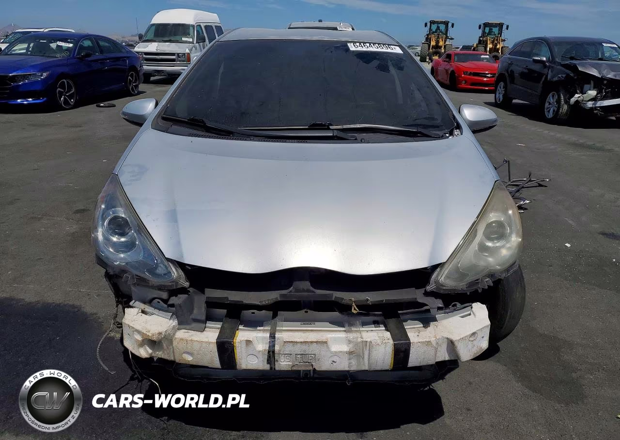 2015 Toyota Prius C Two VIN:JTDKDTB3XF1582097 - 5