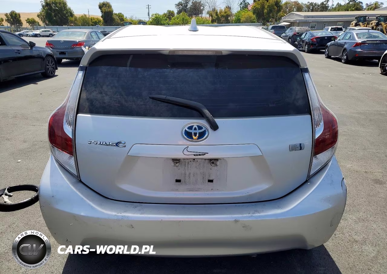 2015 Toyota Prius C Two VIN:JTDKDTB3XF1582097 - 6