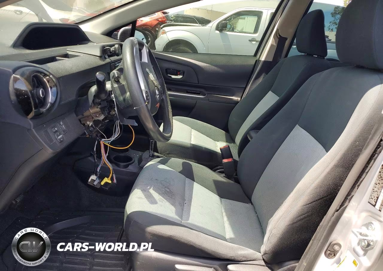 2015 Toyota Prius C Two VIN:JTDKDTB3XF1582097 - 7