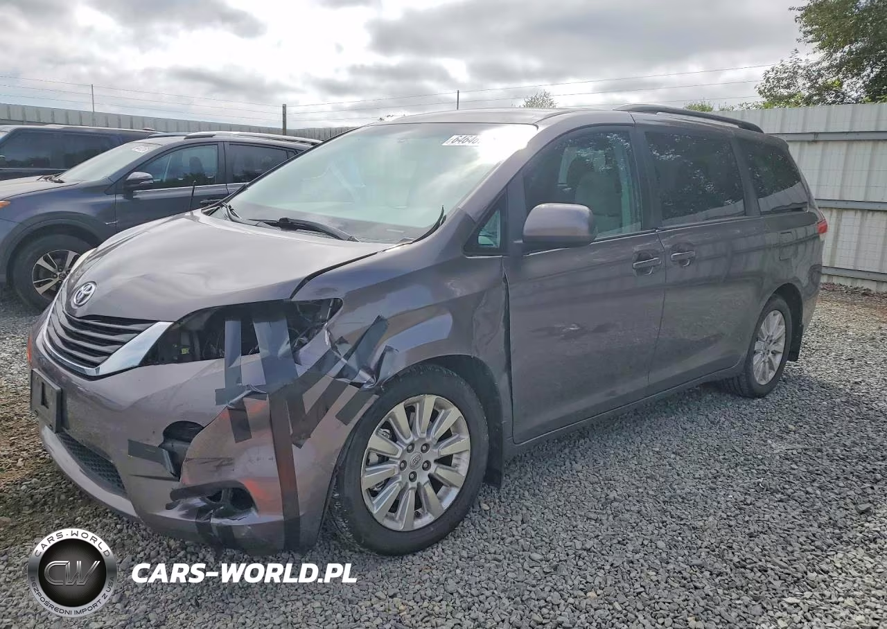 2013 Toyota Sienna Le – zdjęcie 1 z 14