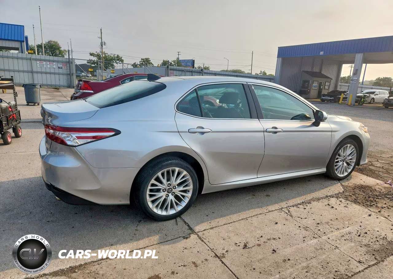 2018 Toyota Camry Xle VIN:4T1B11HK8JU036400 - 3