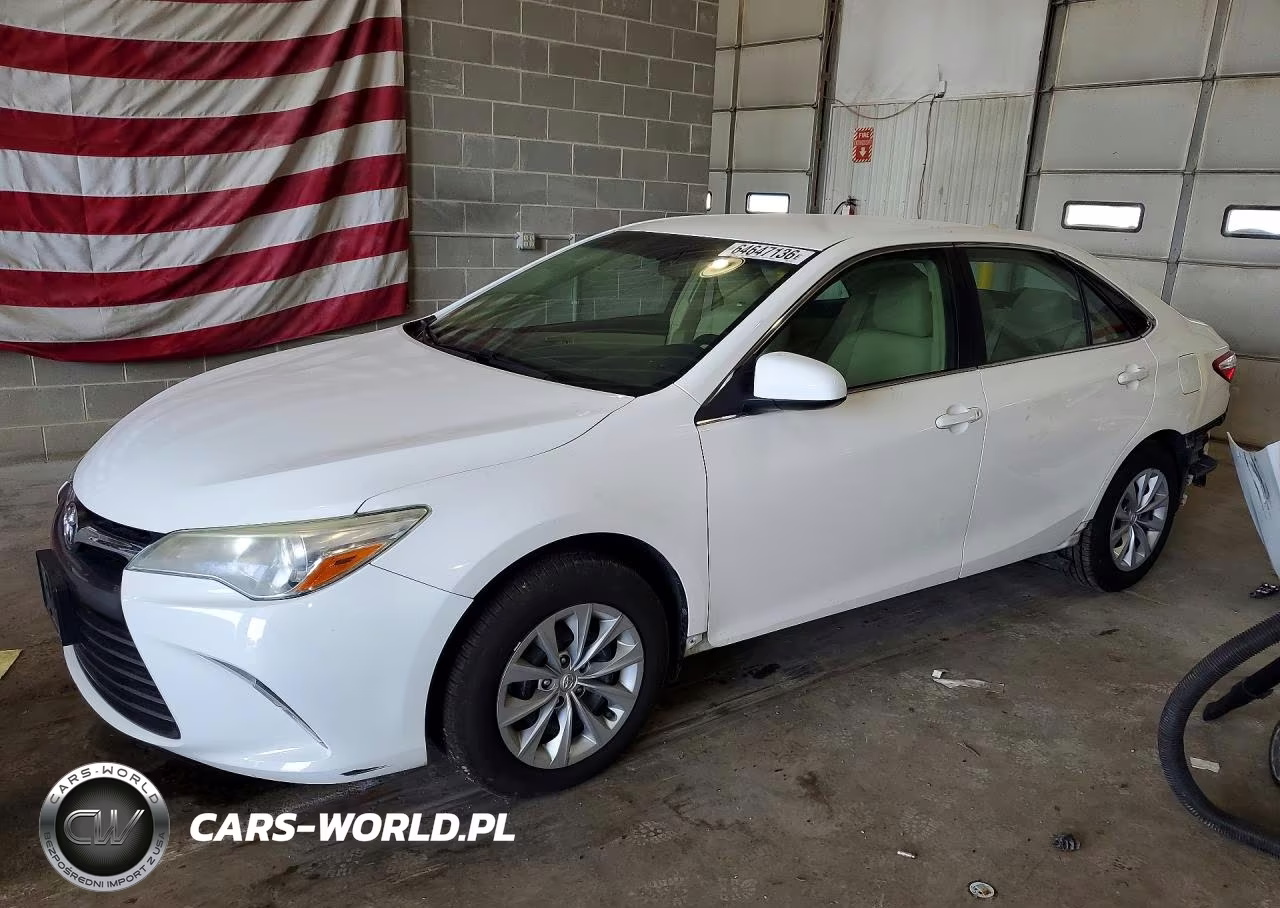 2015 Toyota Camry Le – zdjęcie 1 z 12