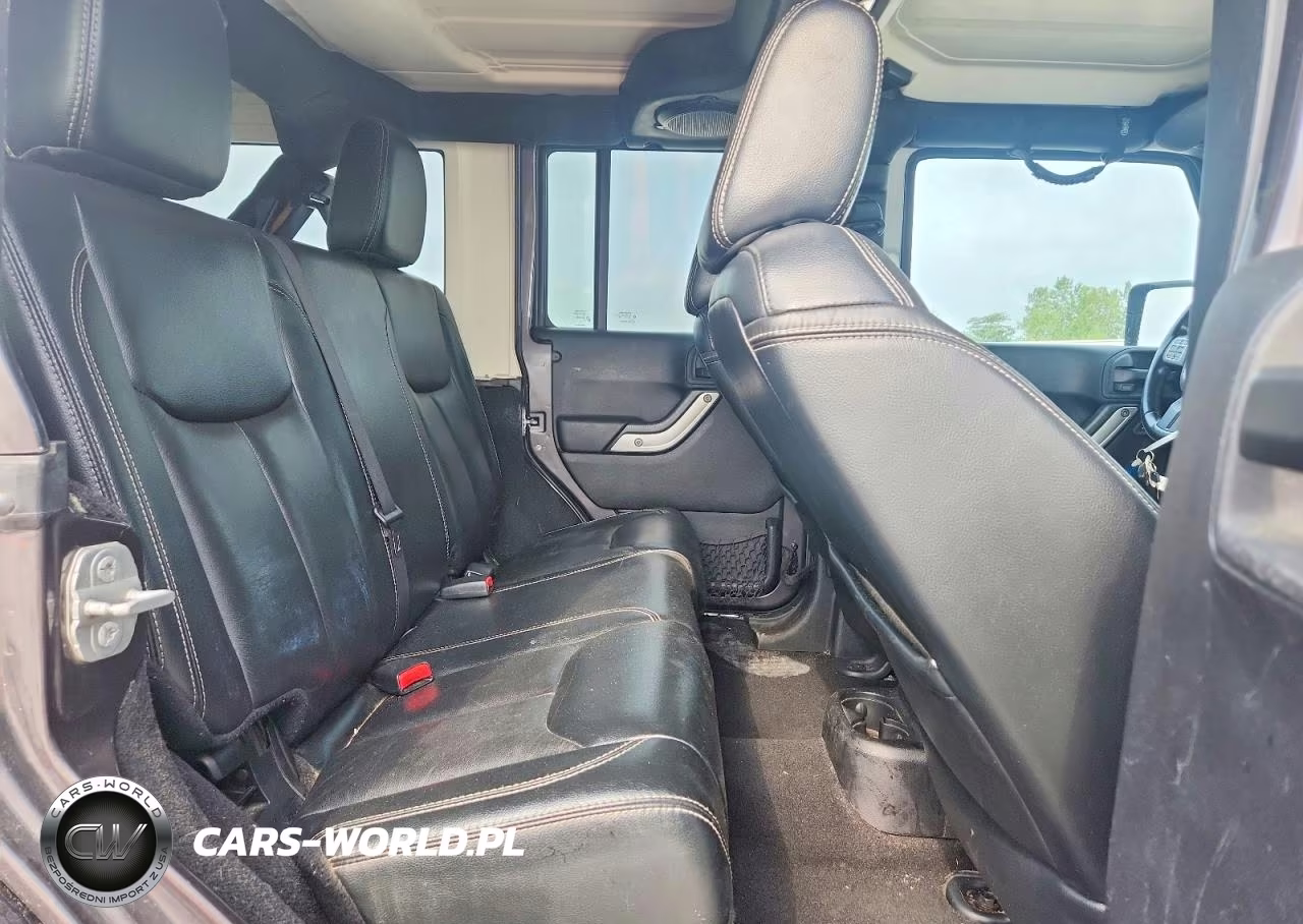 2014 Jeep Wrangler Unlimited Sahara VIN:1C4BJWEG2EL258623 - 11