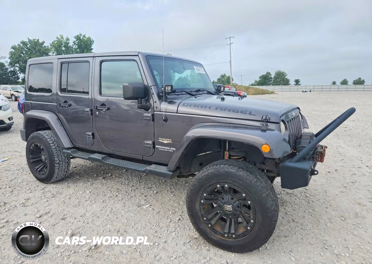 2014 Jeep Wrangler Unlimited Sahara VIN:1C4BJWEG2EL258623 - 4
