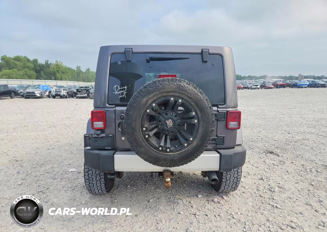 2014 Jeep Wrangler Unlimited Sahara VIN:1C4BJWEG2EL258623 - 6