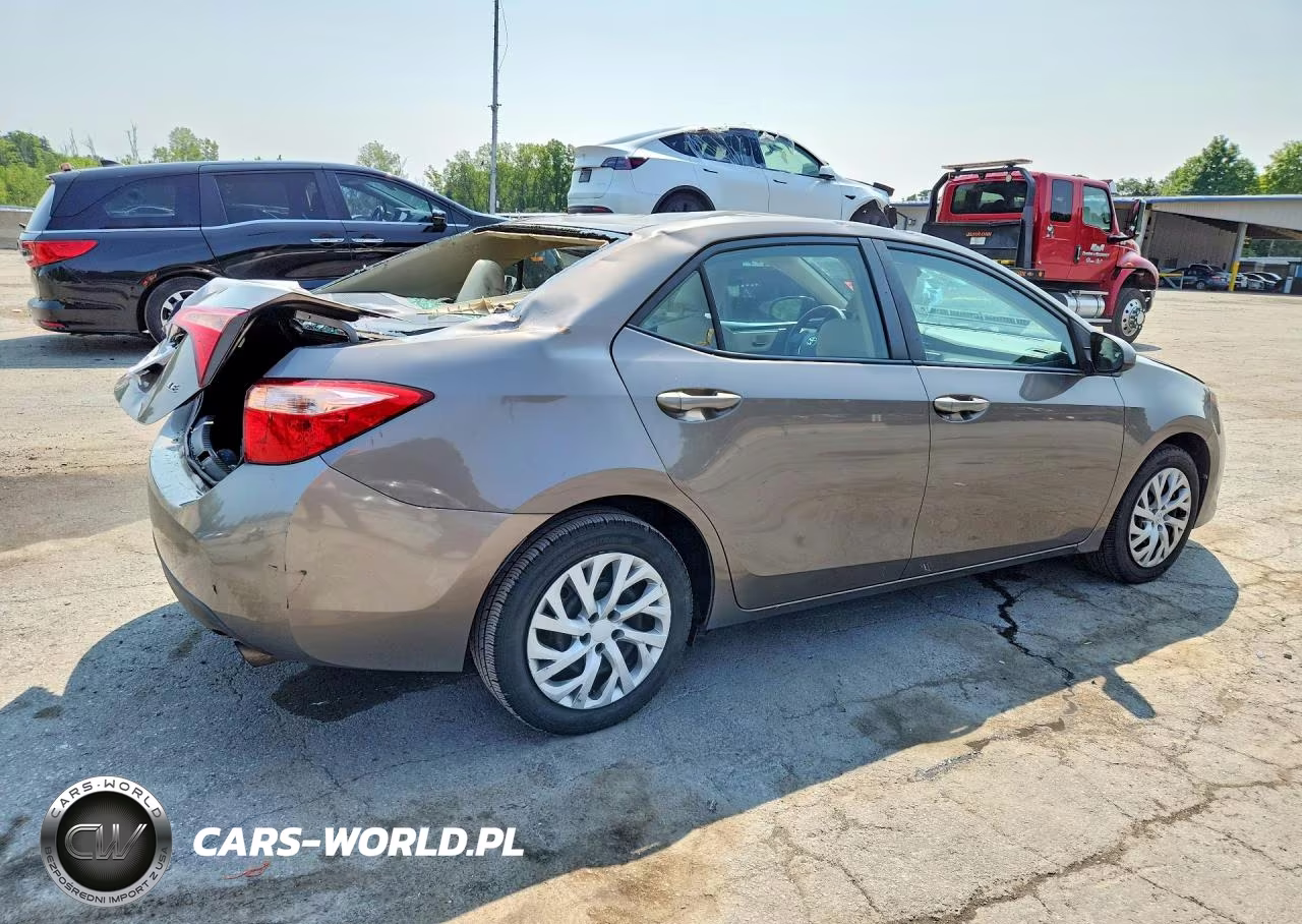 2017 Toyota Corolla Le VIN:2T1BURHE7HC899815 - 3