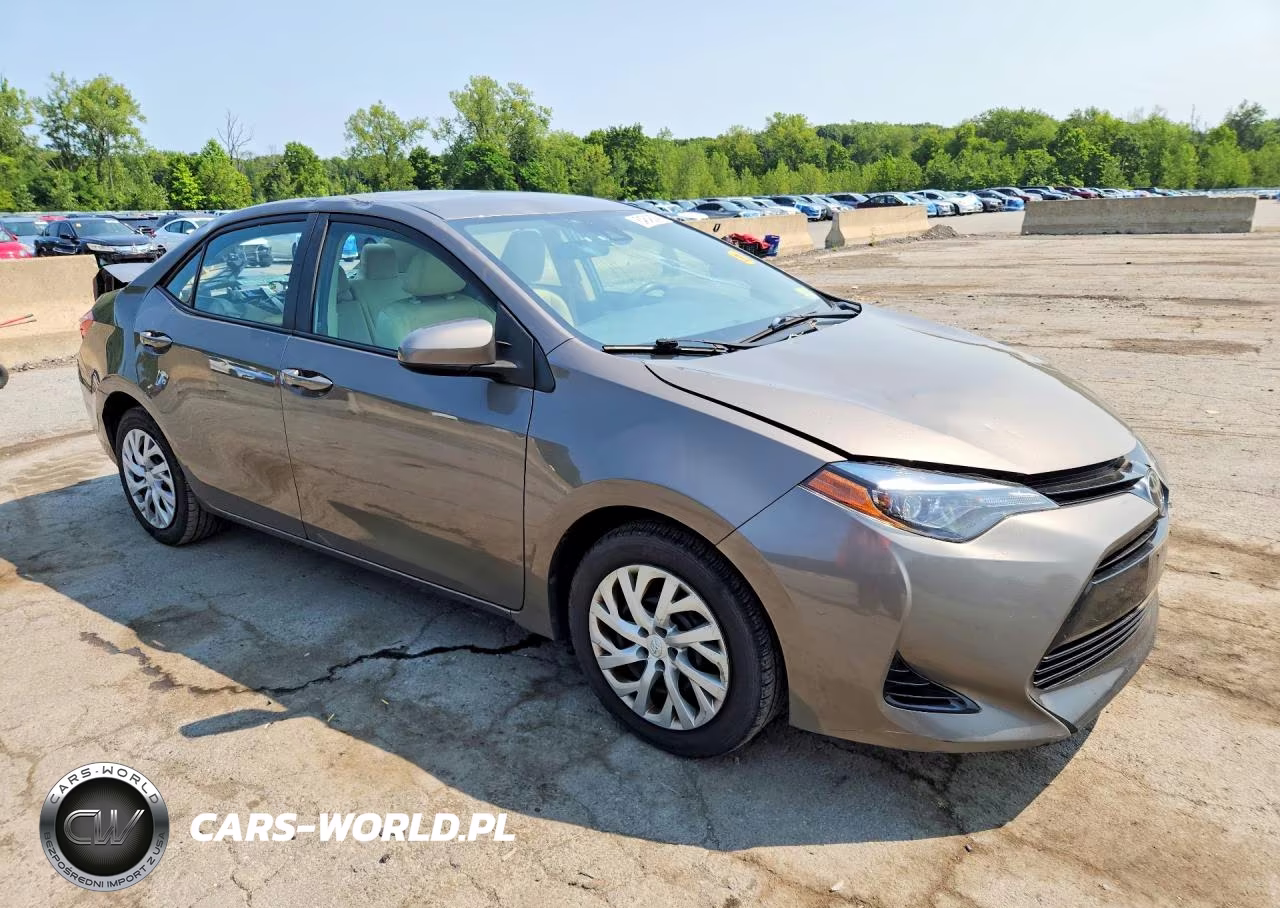 2017 Toyota Corolla Le VIN:2T1BURHE7HC899815 - 4