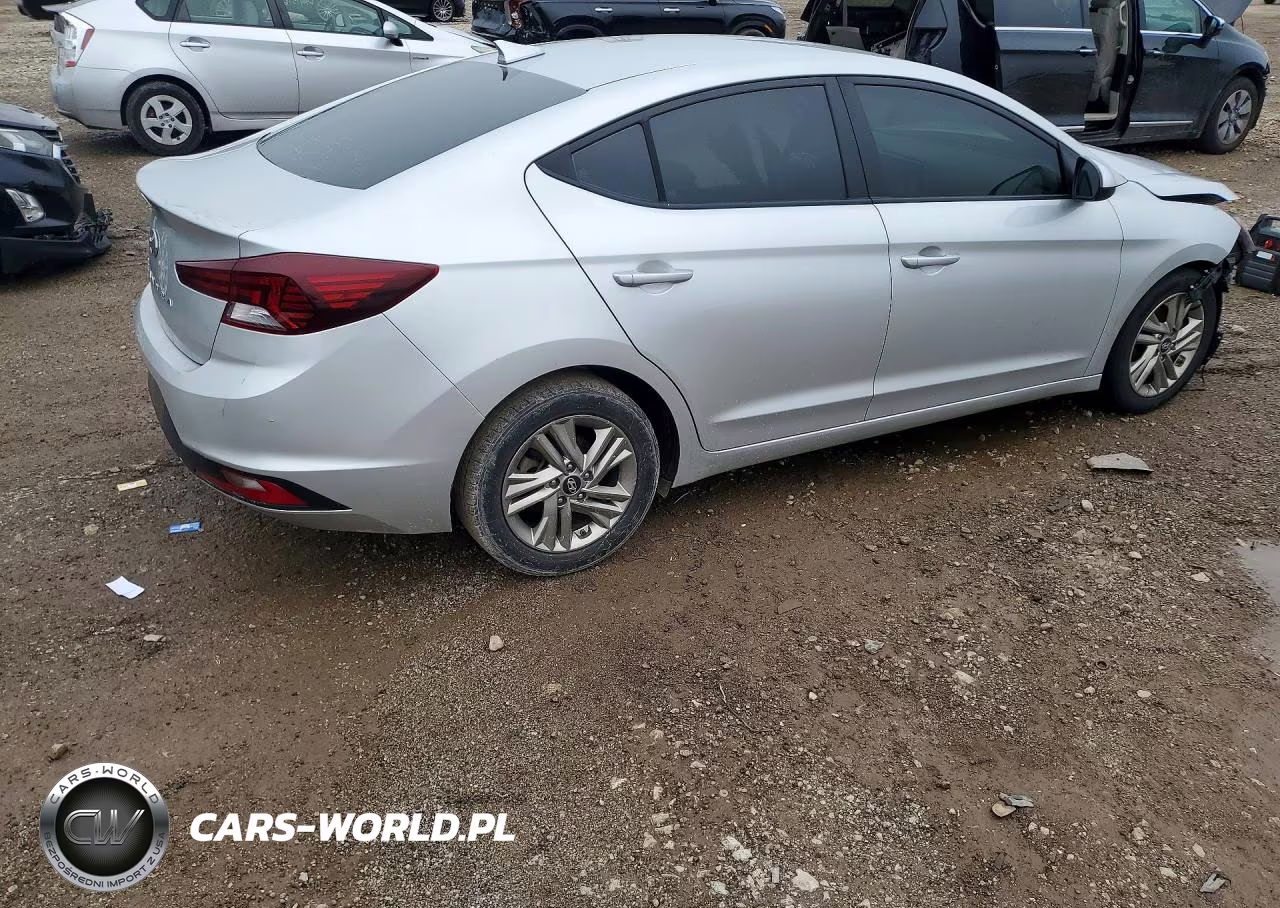 2019 Hyundai Elantra Sel VIN:5NPD84LF4KH409951 - 3