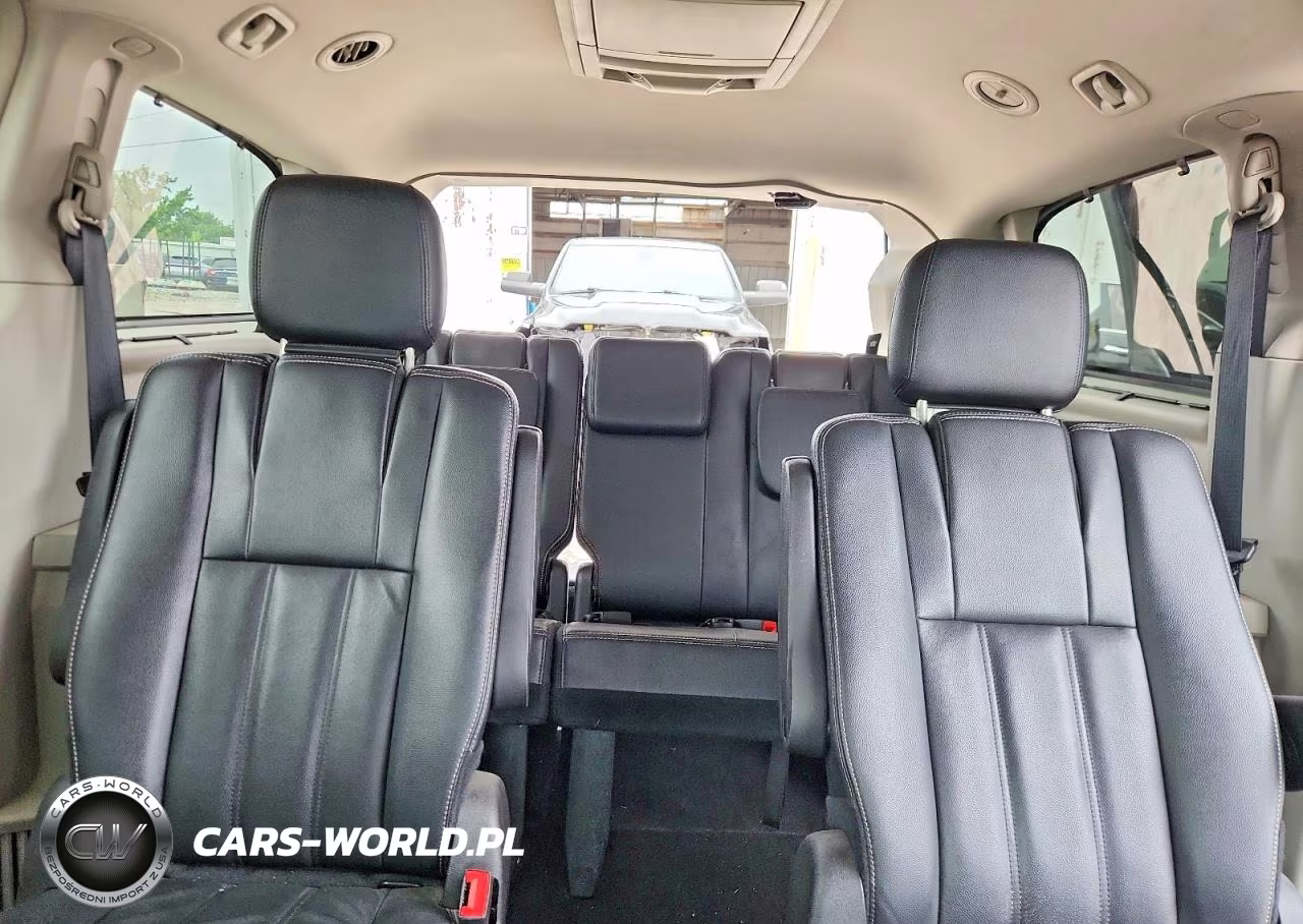 2015 Chrysler Town & Country Touring VIN:2C4RC1BG1FR675725 - 10