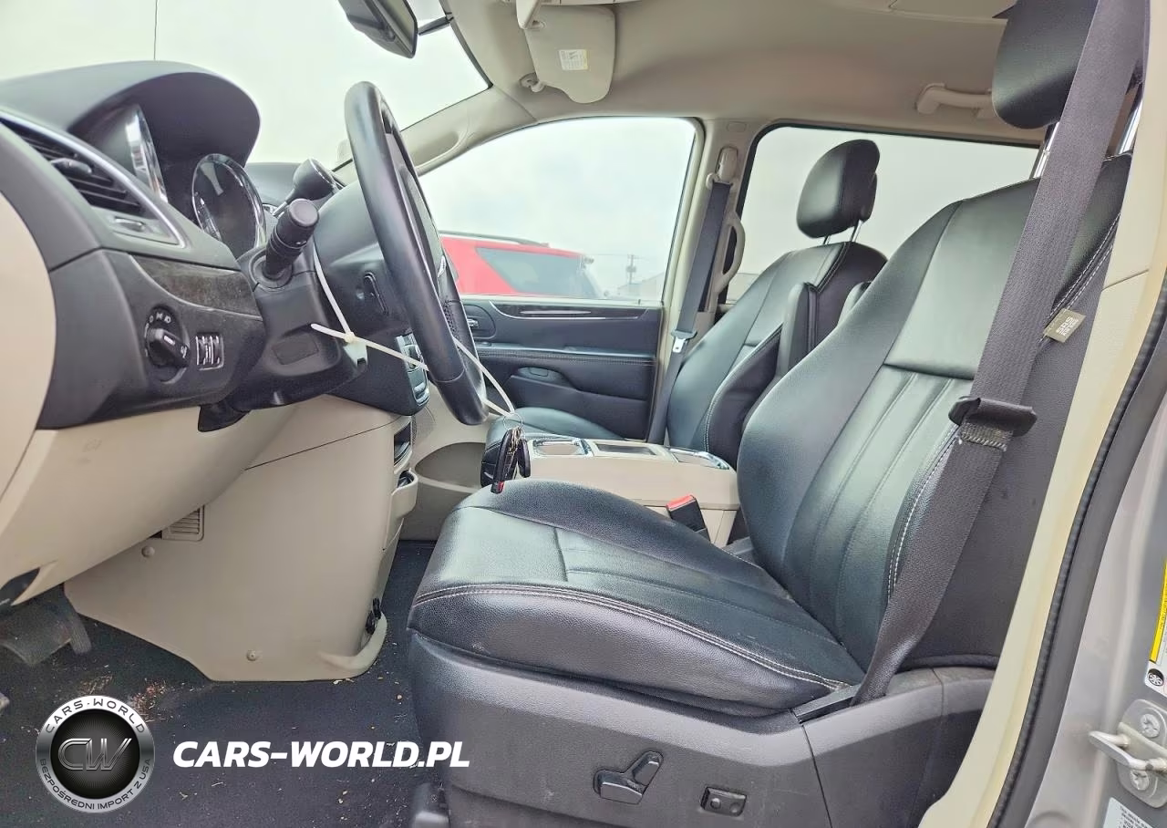 2015 Chrysler Town & Country Touring VIN:2C4RC1BG1FR675725 - 7