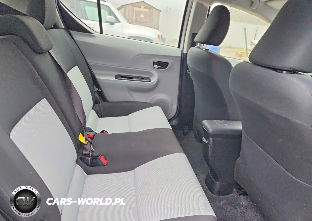 2013 Toyota Prius C Three VIN:JTDKDTB38D1038078 - 11