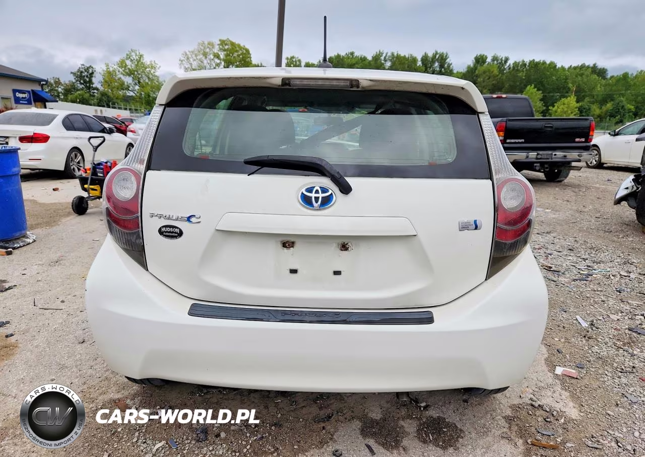 2013 Toyota Prius C Three VIN:JTDKDTB38D1038078 - 6