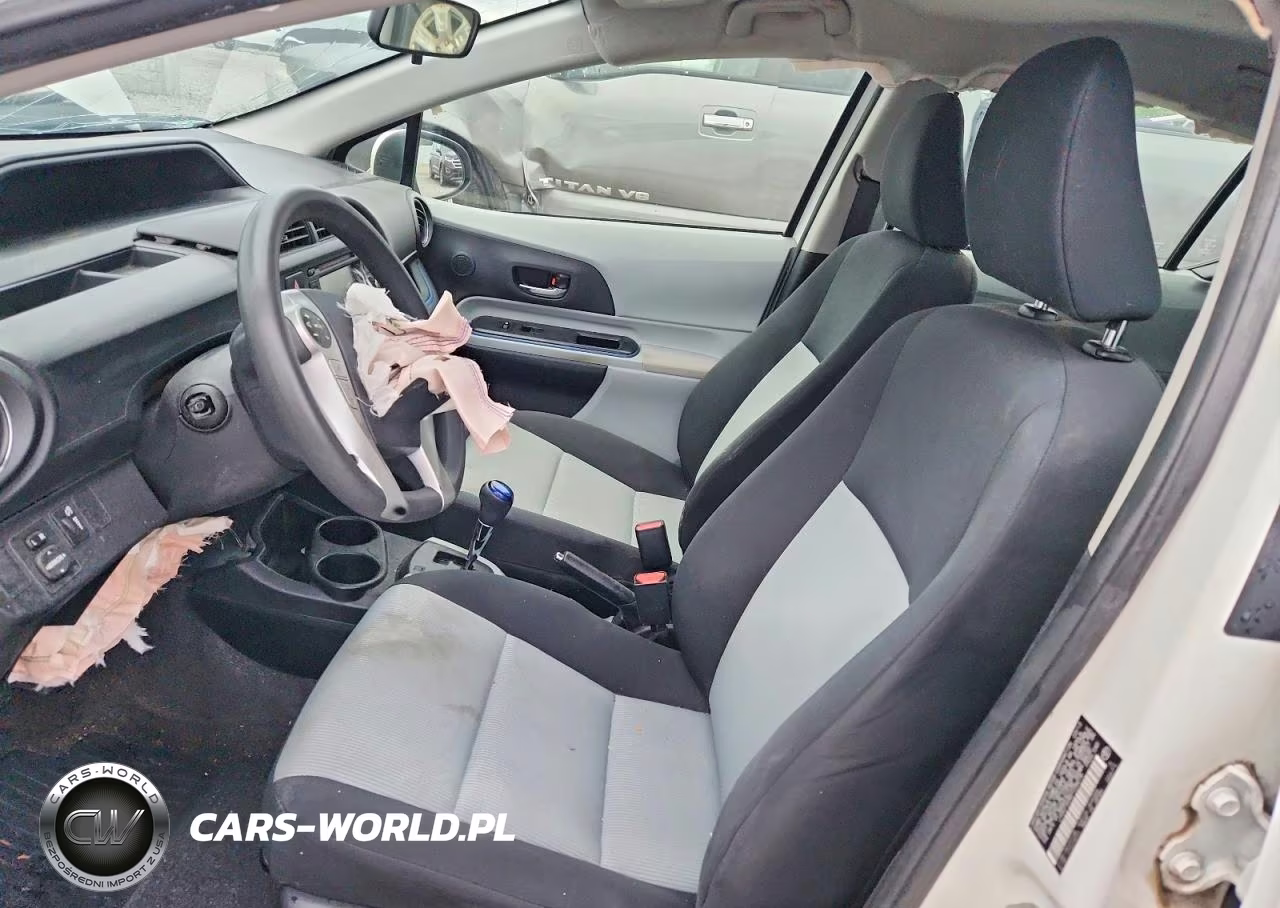 2013 Toyota Prius C Three VIN:JTDKDTB38D1038078 - 7