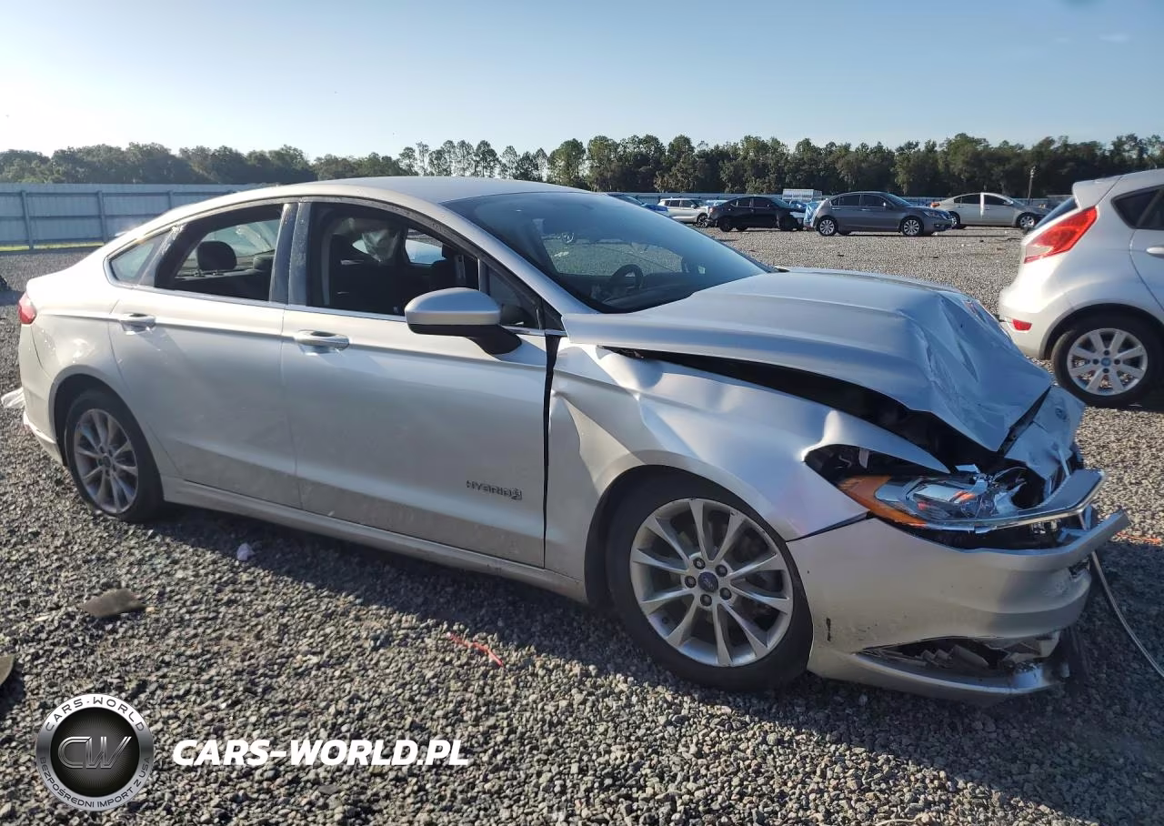 2017 Ford Fusion Se Hybrid VIN:3FA6P0LUXHR325762 - 4