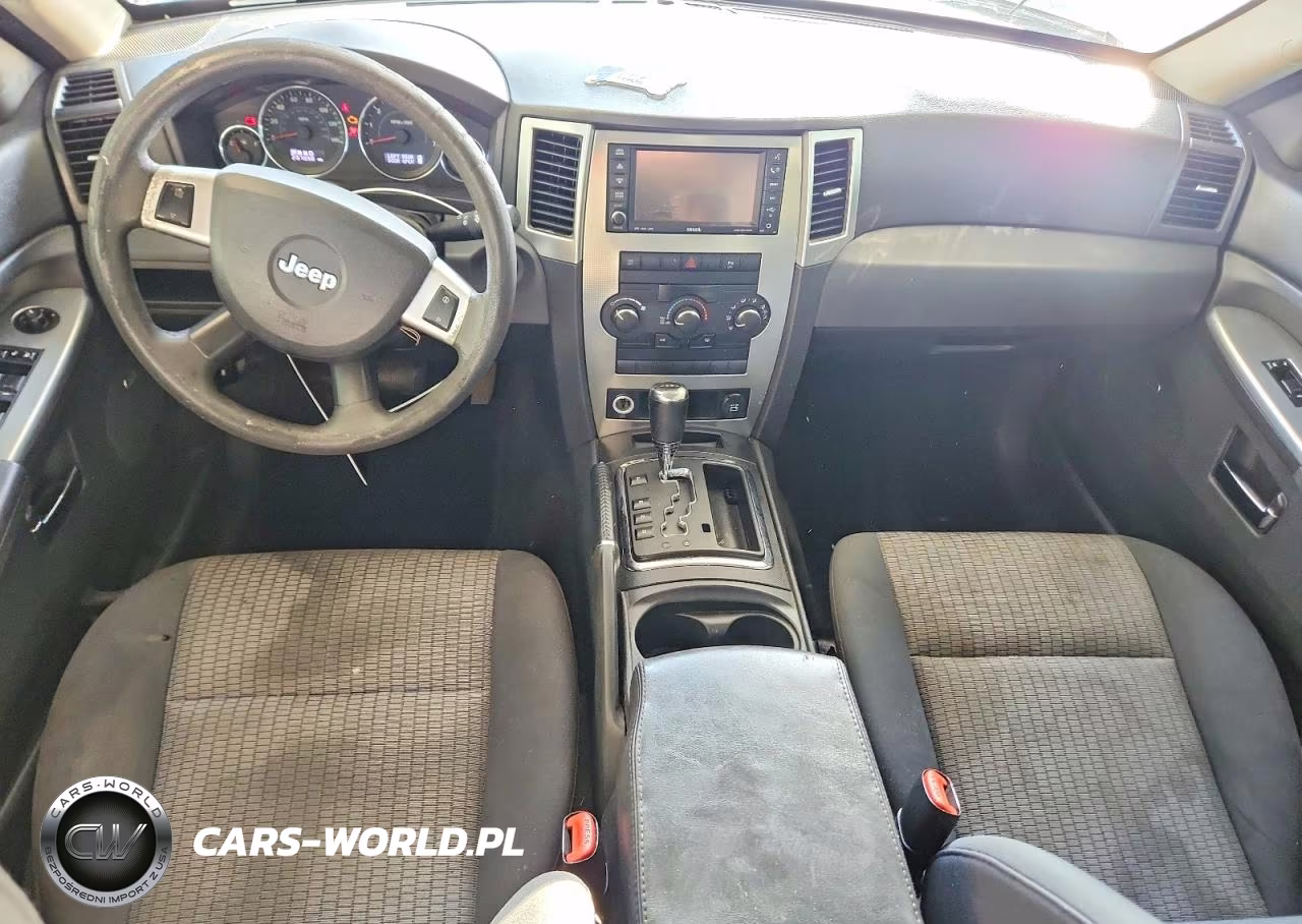 2010 Jeep Grand Cherokee Laredo VIN:1J4PS4GK2AC117953 - 8