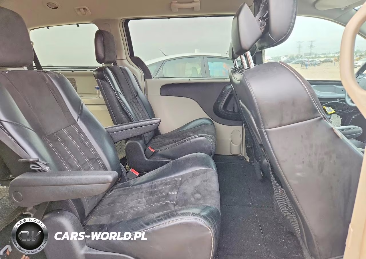 2014 Chrysler Town & Country Touring L VIN:2C4RC1CG7ER258753 - 10