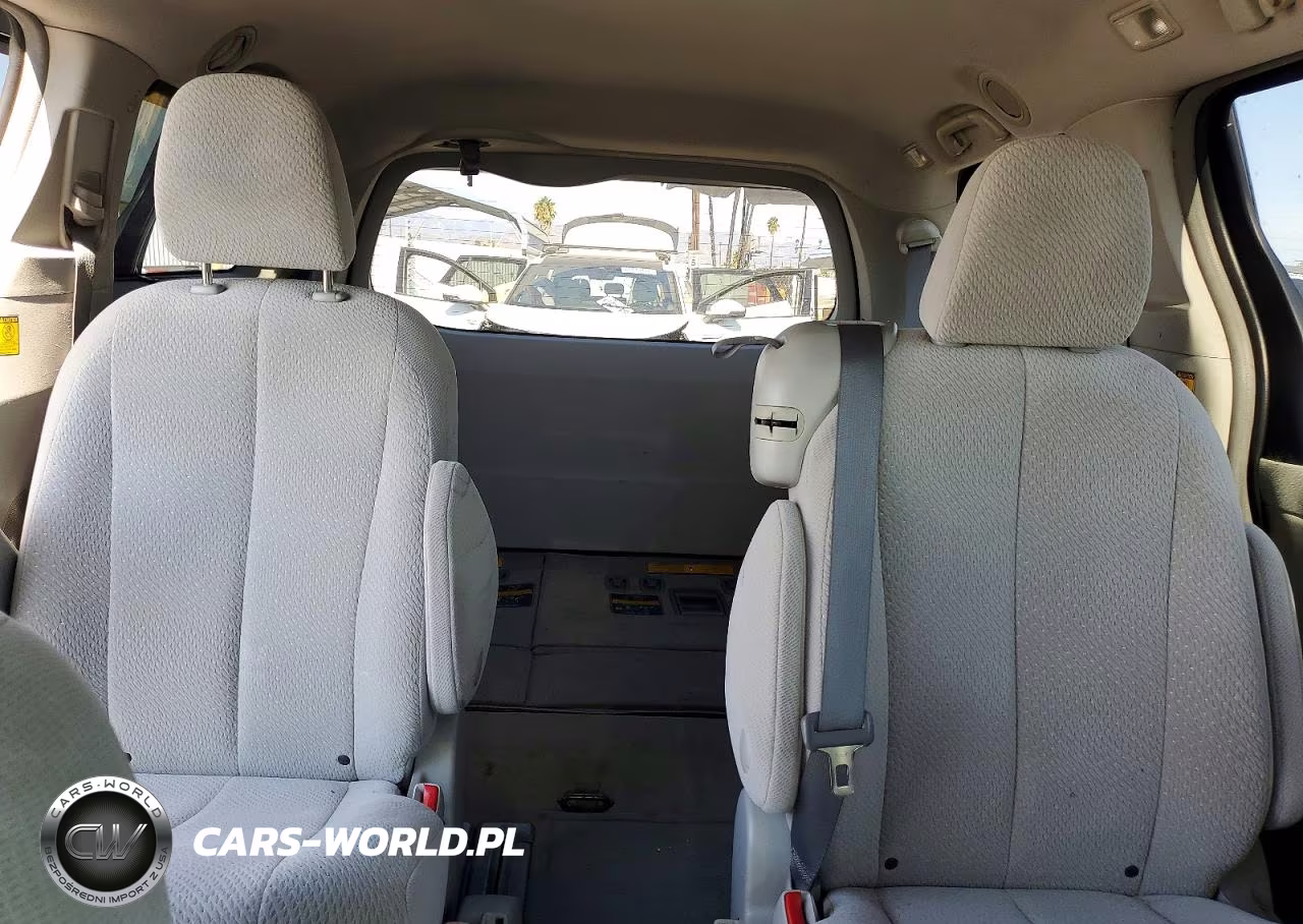 2013 Toyota Sienna Le VIN:5TDKK3DC3DS302944 - 10