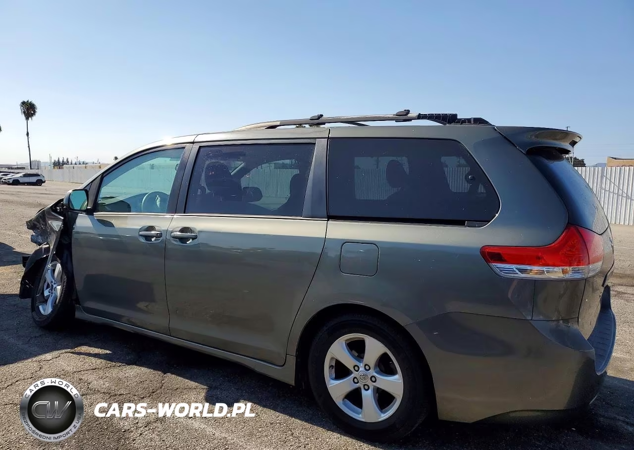 2013 Toyota Sienna Le VIN:5TDKK3DC3DS302944 - 2