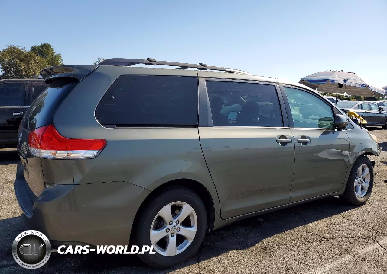 2013 Toyota Sienna Le VIN:5TDKK3DC3DS302944 - 3