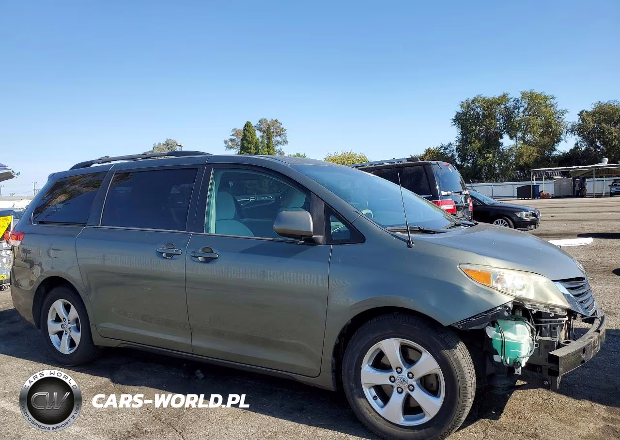 2013 Toyota Sienna Le VIN:5TDKK3DC3DS302944 - 4