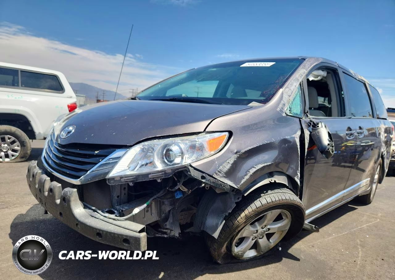 2013 Toyota Sienna Le – zdjęcie 1 z 13
