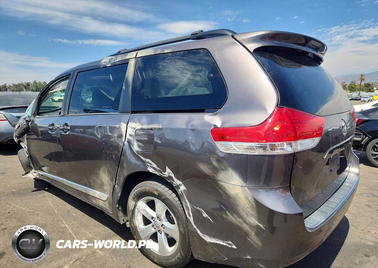 2013 Toyota Sienna Le VIN:5TDKK3DC3DS400792 - 2