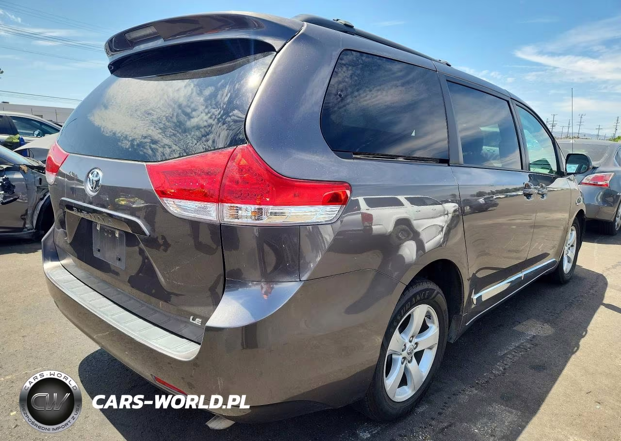 2013 Toyota Sienna Le VIN:5TDKK3DC3DS400792 - 3