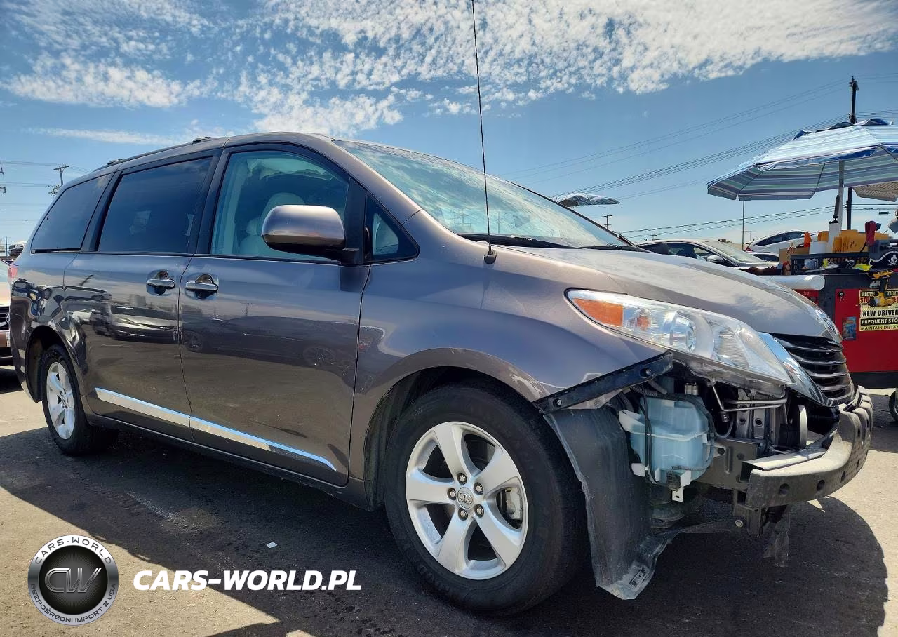 2013 Toyota Sienna Le VIN:5TDKK3DC3DS400792 - 4