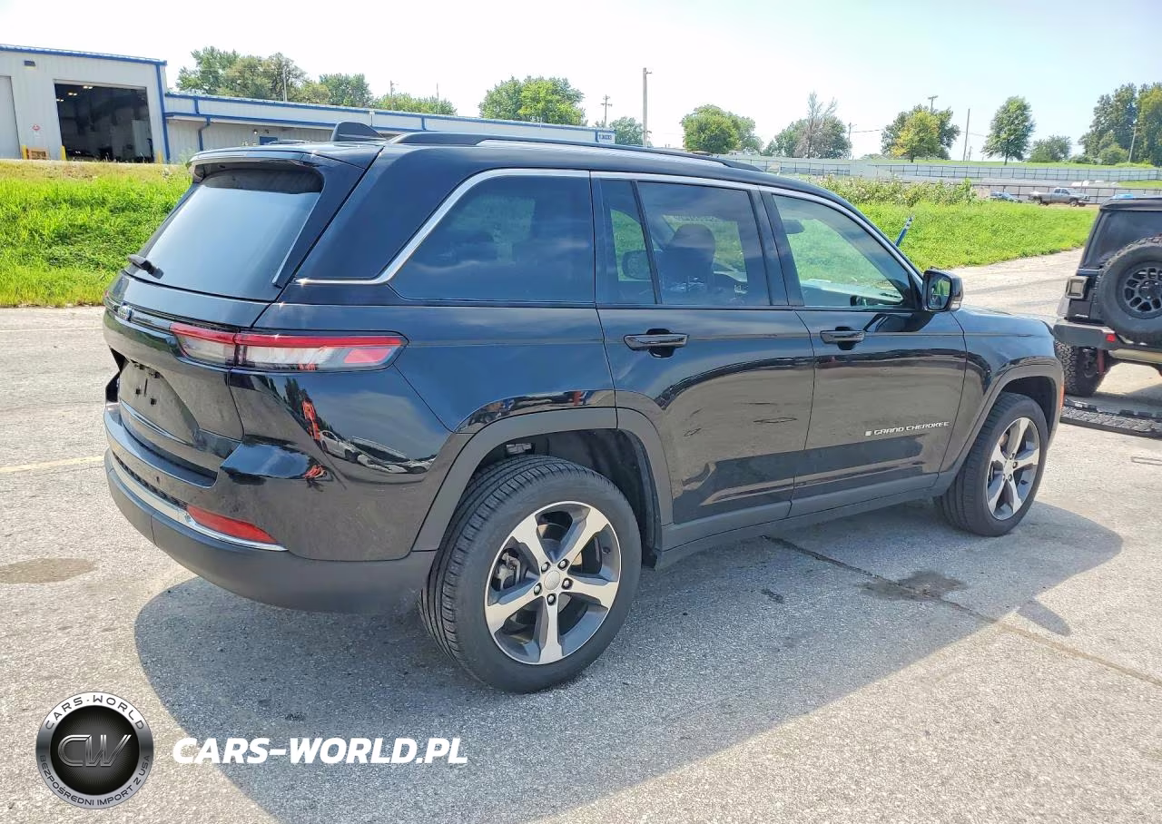 2023 Jeep Grand Cherokee Limited 4Xe VIN:1C4RJYB66PC582232 - 3