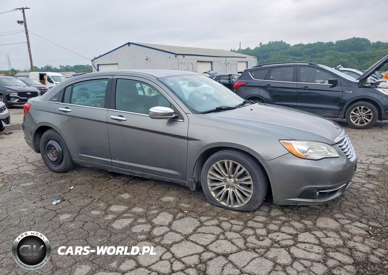 2013 Chrysler 200 Limited VIN:1C3CCBCG1DN580011 - 4