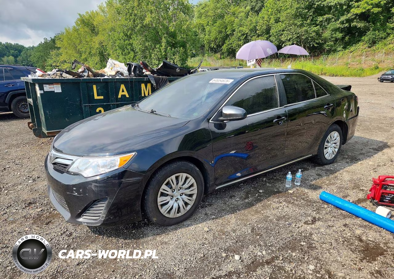 2014 Toyota Camry Le – zdjęcie 1 z 12