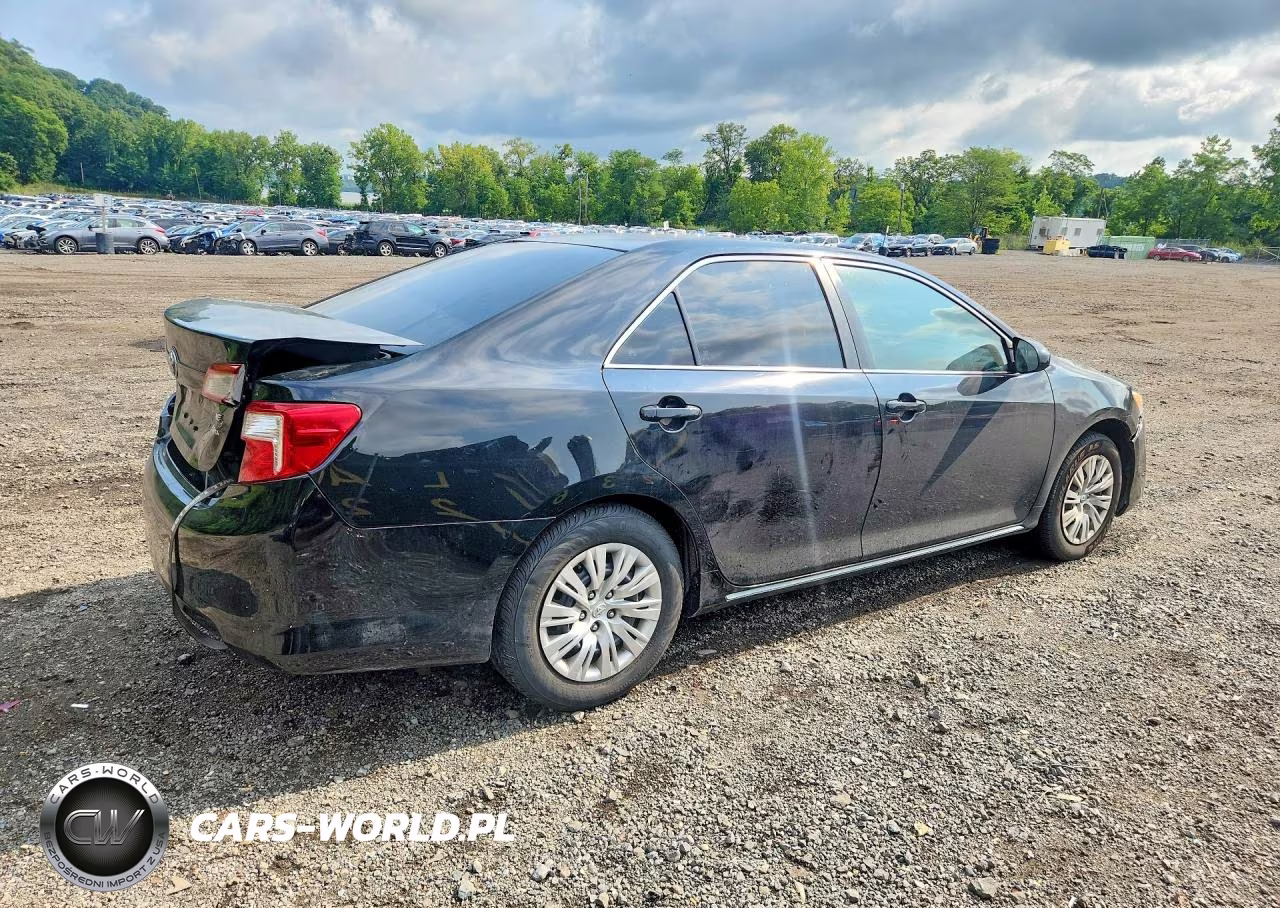 2014 Toyota Camry Le VIN:4T4BF1FK2ER373709 - 3