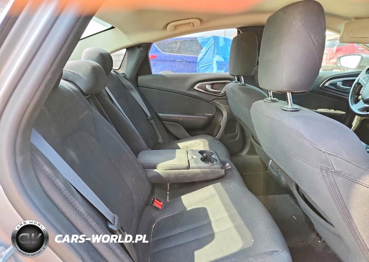 2015 Chrysler 200 Limited VIN:1C3CCCABXFN599480 - 10