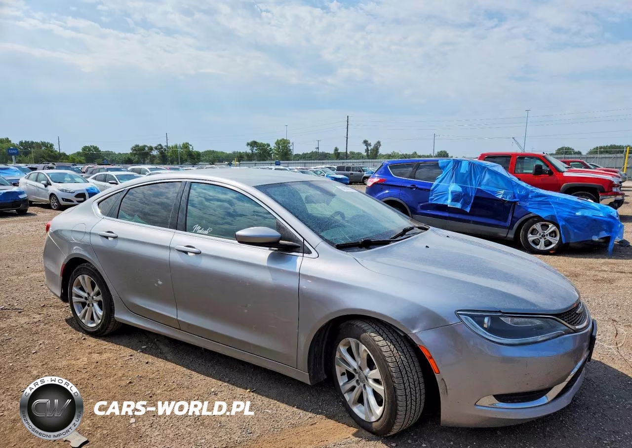2015 Chrysler 200 Limited VIN:1C3CCCABXFN599480 - 4