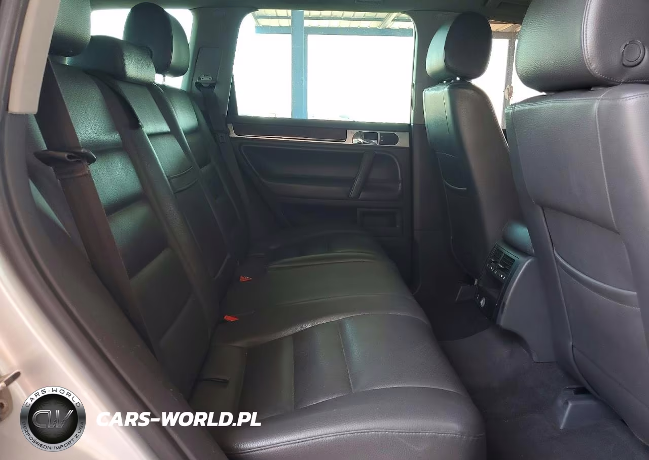 2010 Volkswagen Touareg V6 VIN:WVGBF7A99AD003563 - 10