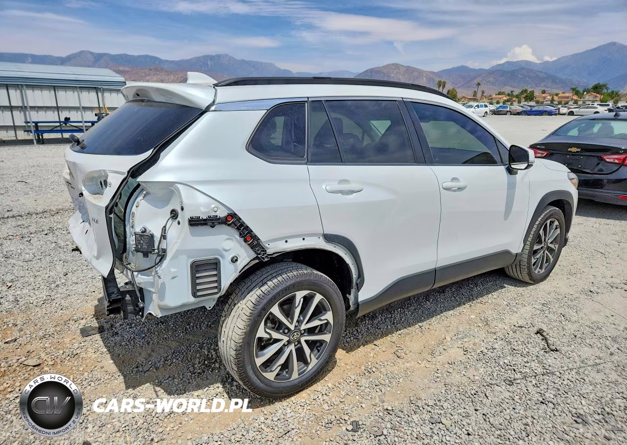 2022 Toyota Corolla Cross Xle VIN:7MUDAAAG1NV005055 - 3